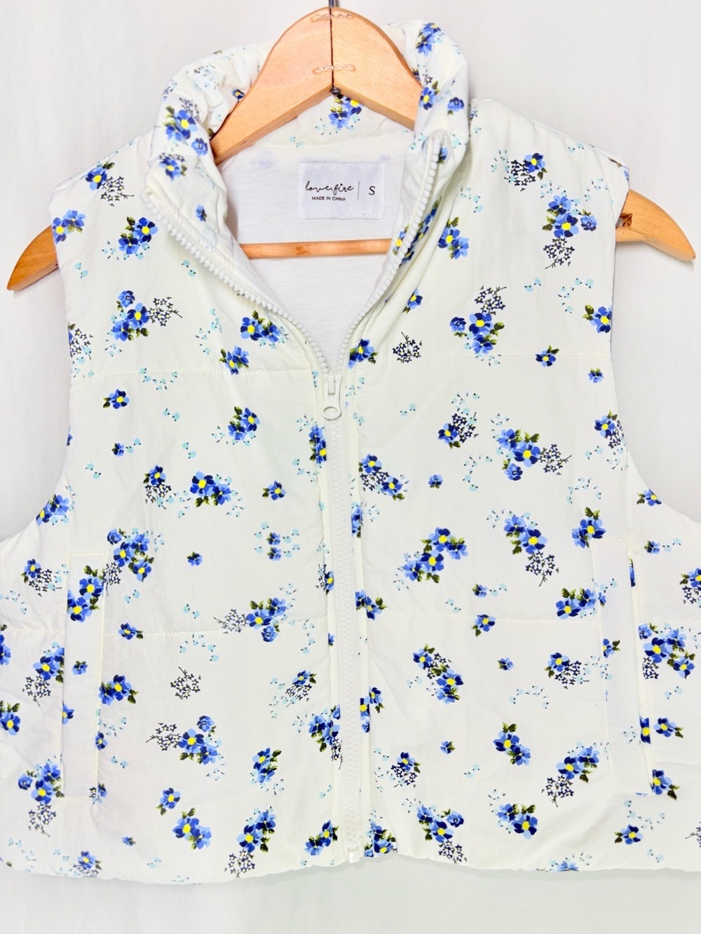Love Fire NWT Floral Puffer Vest Womens Small Blue White Quilted Zip Cottagecore